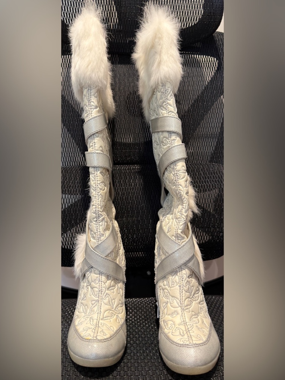 RARE Vintage White & Silver Quilted Baby Phat Boots Sz 10 Boots With The Fur Y2K - Picture 2 of 15